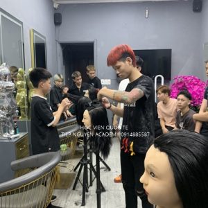 Một buổi học nghề tóc tại Tiệp Nguyễn Academy
